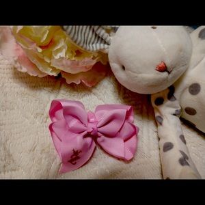 Custom baby girl bows ***pick a letter and place your order*** Only $5.50🎀